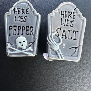 Small Halloween Salt/Pepper Shakers